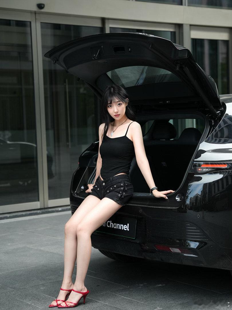 和零跑来一组美美的照片，这么出片的车怎么没有早一点拍？？？零跑新能源汽车