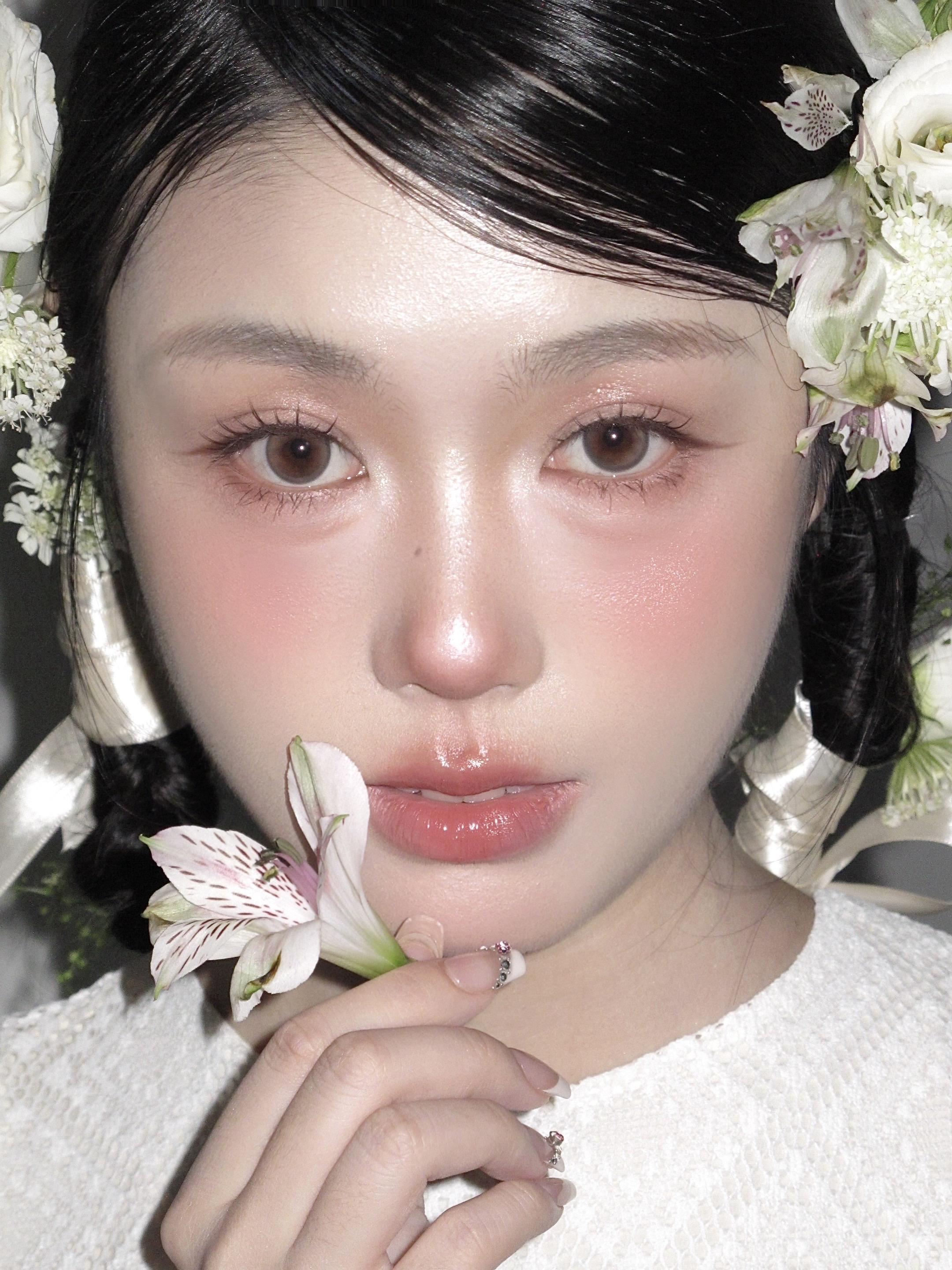 《关于给好朋友画了婚纱照这件事》希望两个白面馒头永远幸福捏 做化妆师的...