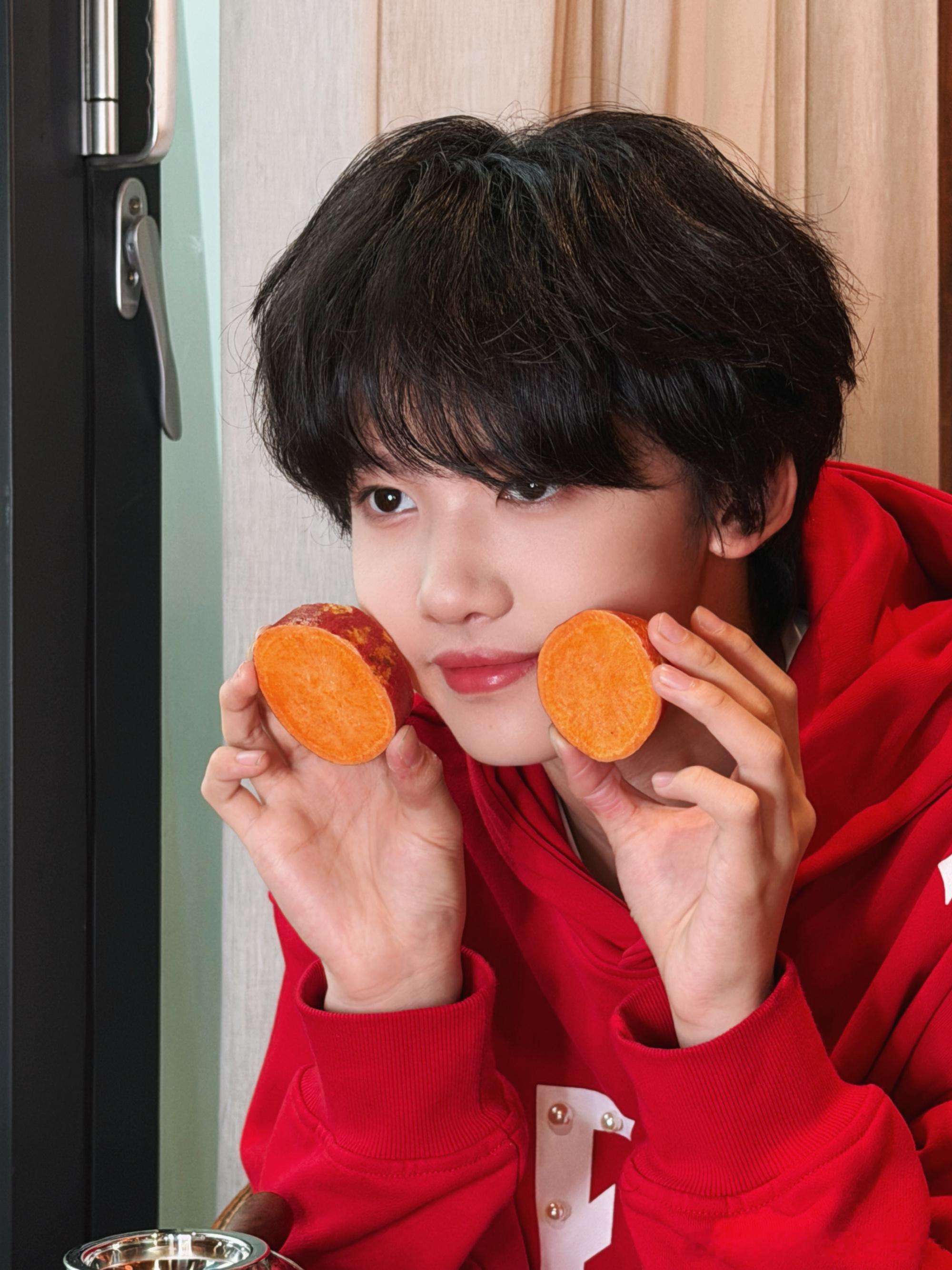 张奕然西双版纳明信片张奕然分享了西双版纳的明信片！提及“没见过的竹筒饭、没见过的