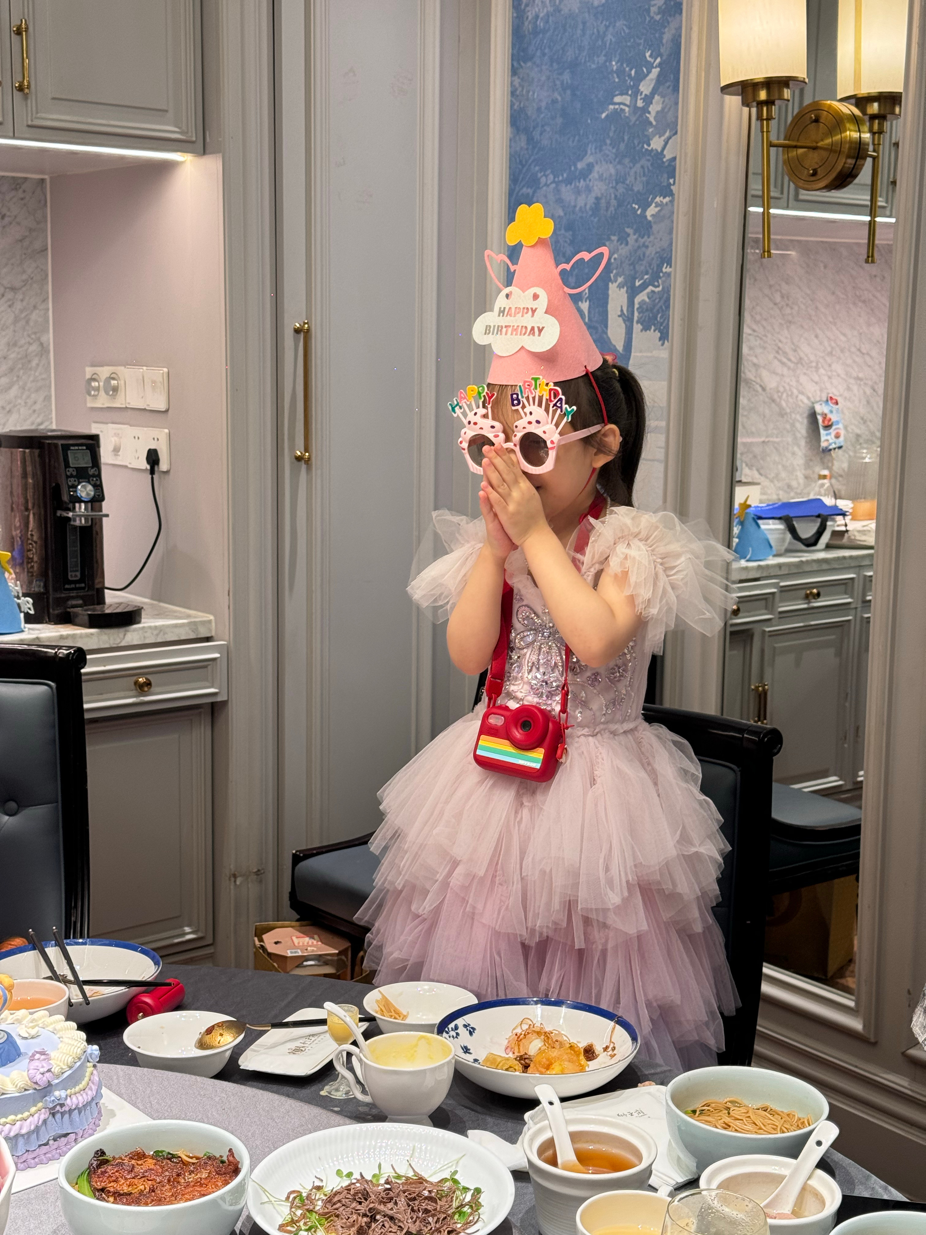 来南京给小公主过生日啦～还没回上海结果刷到上海地铁停运了！555担心明天的航班能
