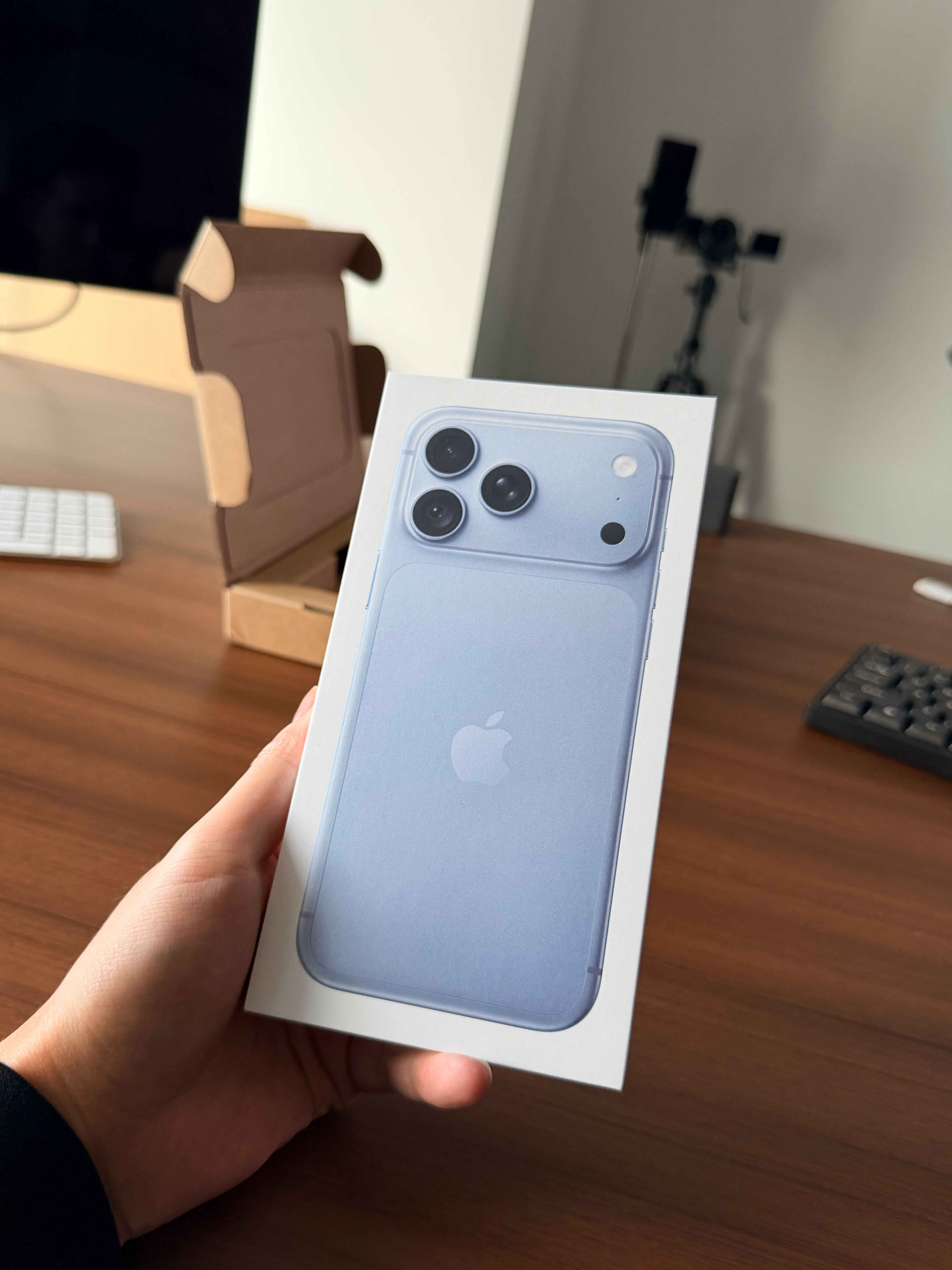 iPhoneDuo包装盒没塑封膜 苹果的什么包装盒有过塑封膜吗？我买过的手机，显