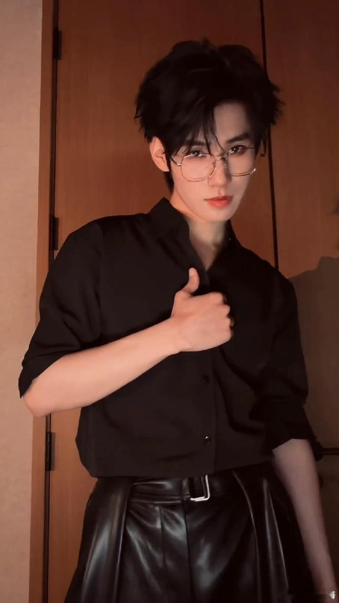 张真源登英语21世纪报谁不夸一句张真源实至名归！登上八年级《21世纪学生英文报》