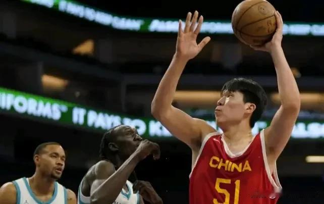尽管杨瀚森本人对于前往NBA选秀一直持有不积极的态度，青岛男篮也对其前往海外锻炼