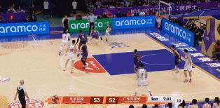 说真的，这一下防守真的危险，要是萨姆纳没抓住篮筐，肯定会摔伤。北控男篮vs广东男