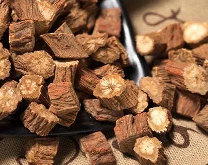 讲讲治心脉血瘀的通心四味

心脉血瘀典型的表现就是表现心脏刺痛，口唇紫黯，这是气