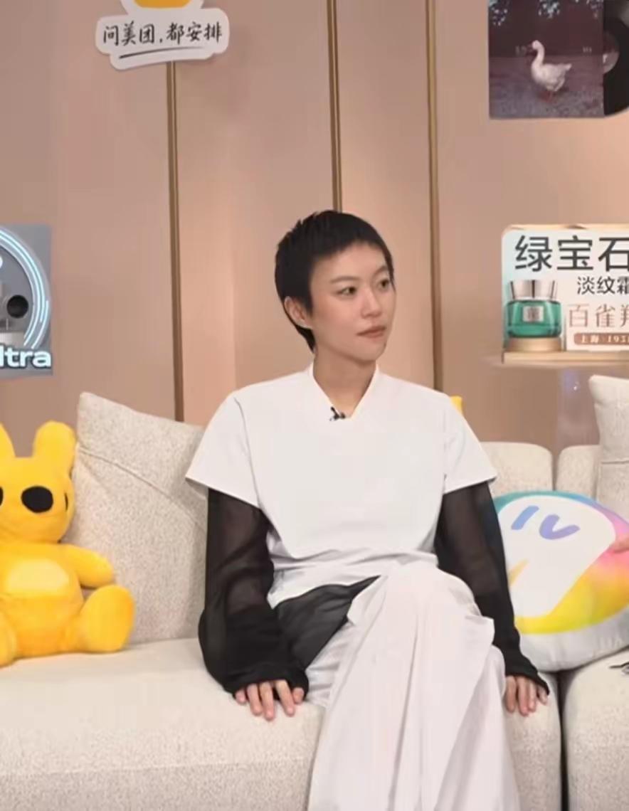 我特别欣赏窦靖童。她完美继承了父母的优秀基因，天赋异禀。无论是长相气质还是才华全