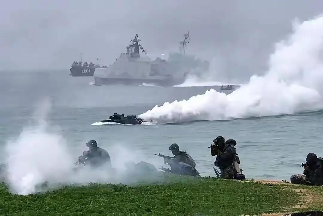 美国智库自己把遮羞布扯下来了——兵棋推演的结果摊在桌面上：敢介入台海，两艘航母沉
