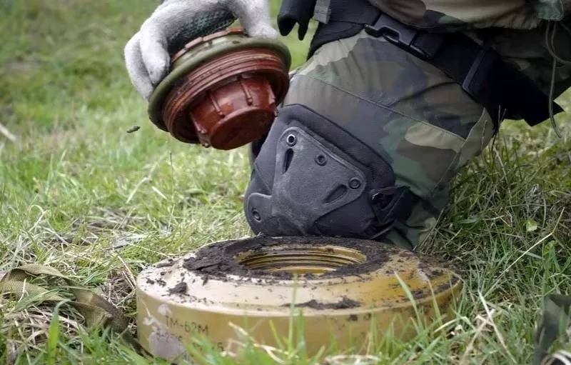 欧洲新闻网报道，当地时间6日，芬兰国防部发布声明表示，为应对俄罗斯对本国边境构成