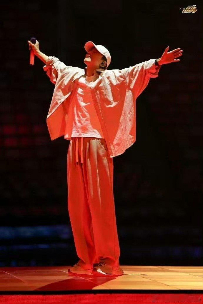 张杰十年再唱变形金刚Torches 张杰未LIVE巡回演唱会张杰未 LIVE 演