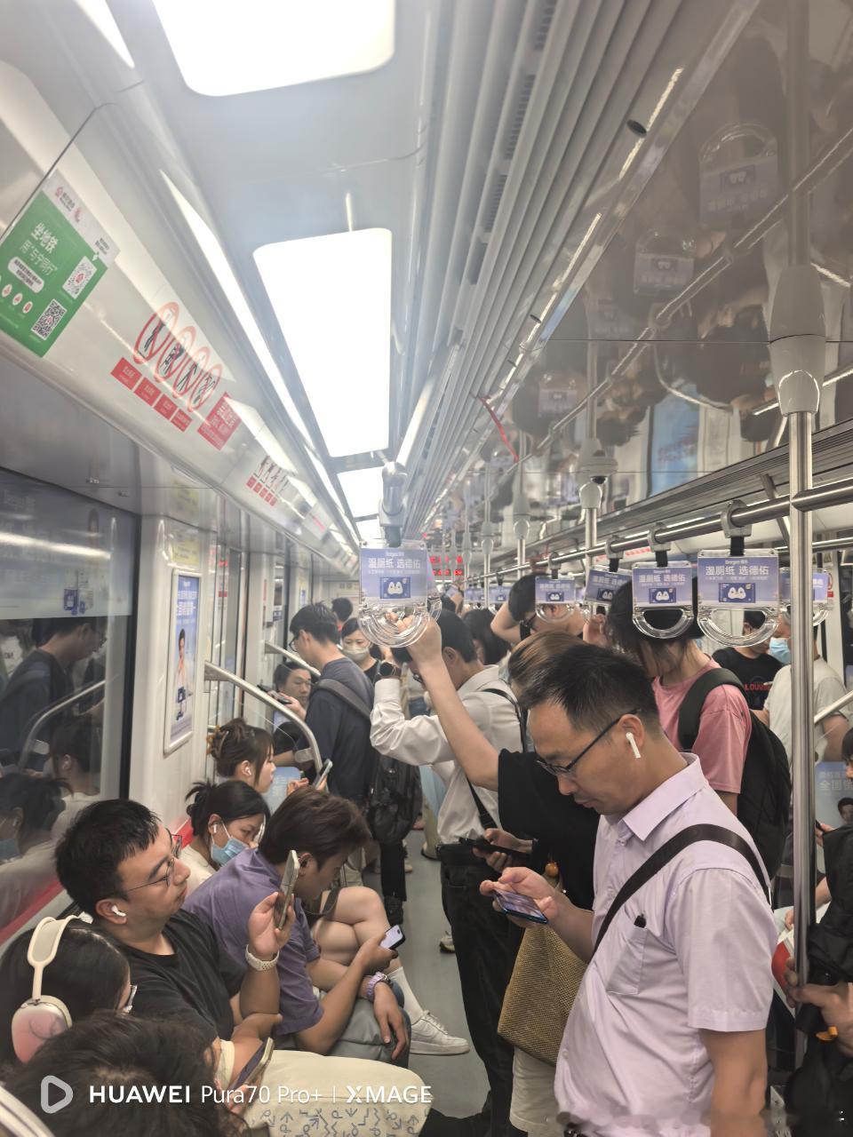 南京地铁网友：2026年7月20日（周一）18:32 南京地铁2号线集庆门大街站