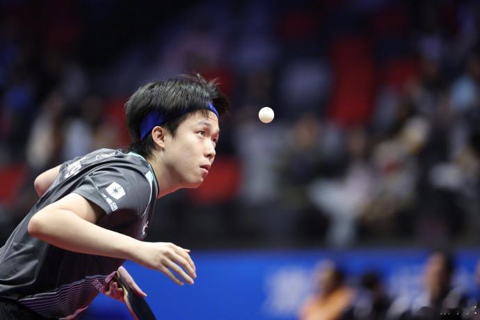 第十五届全运会乒乓球男团小组赛北京队对阵江苏队的比赛中，马龙  所在的北京队3: