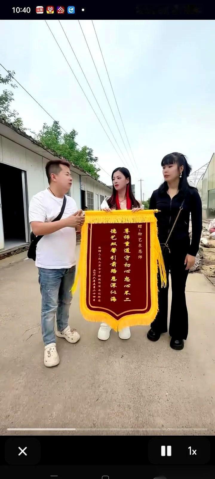 网红柳亿东这摊子事，真是一出大戏。
跟秦美哥那边彻底掰了之后，反水的人一波接着一