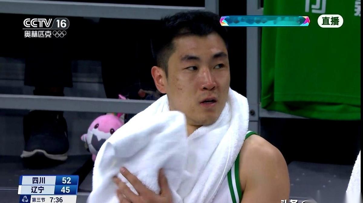 60比81。
一场窝囊的惨败，铜牌没了。
但你只要看一眼高诗岩，就一个脏字儿都骂