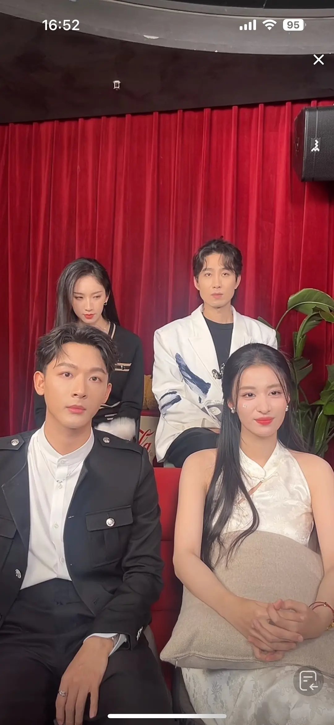 感觉4个人里面没一个能看的。 ​​​