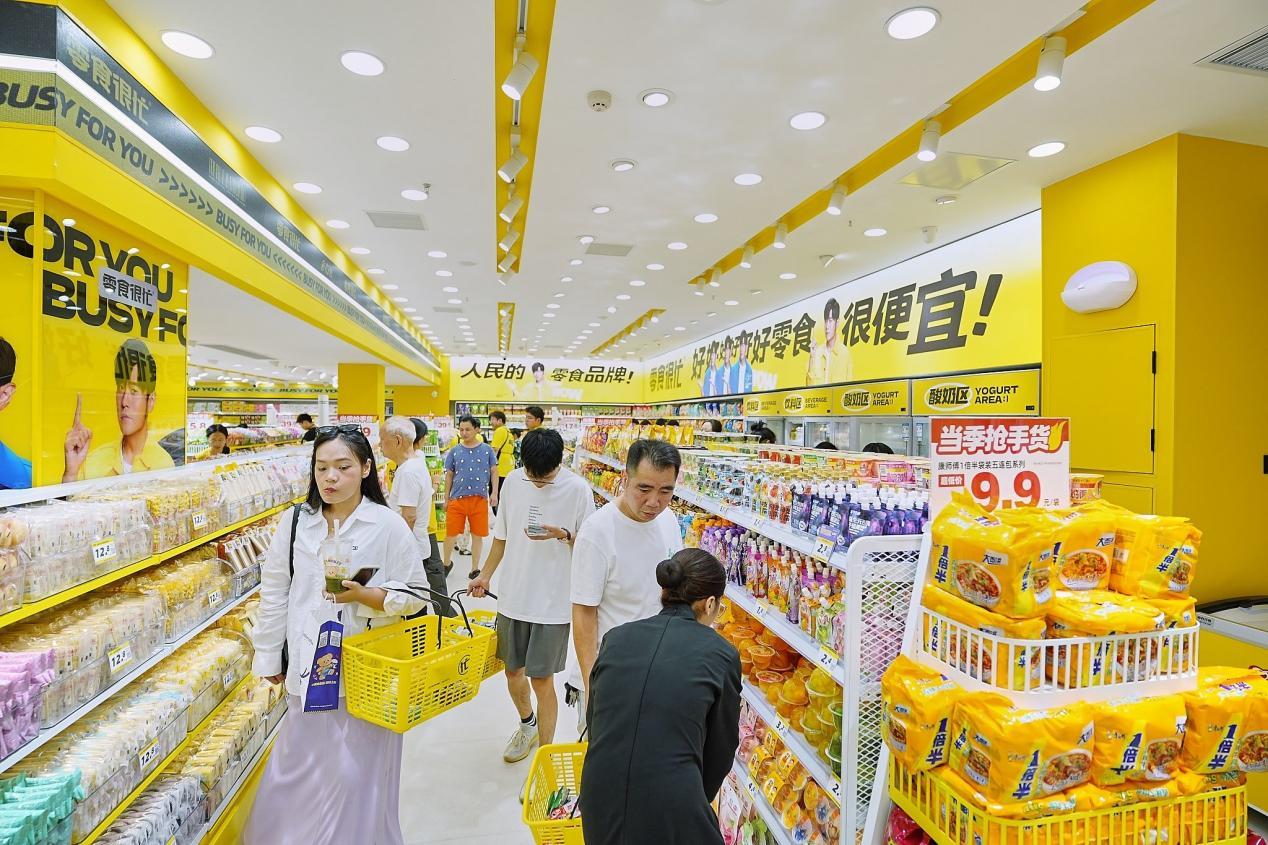 【鸣鸣很忙突破3万店，仅次于沃尔玛、盒马】鸣鸣很忙成全国首3万店零食连锁 鸣鸣很
