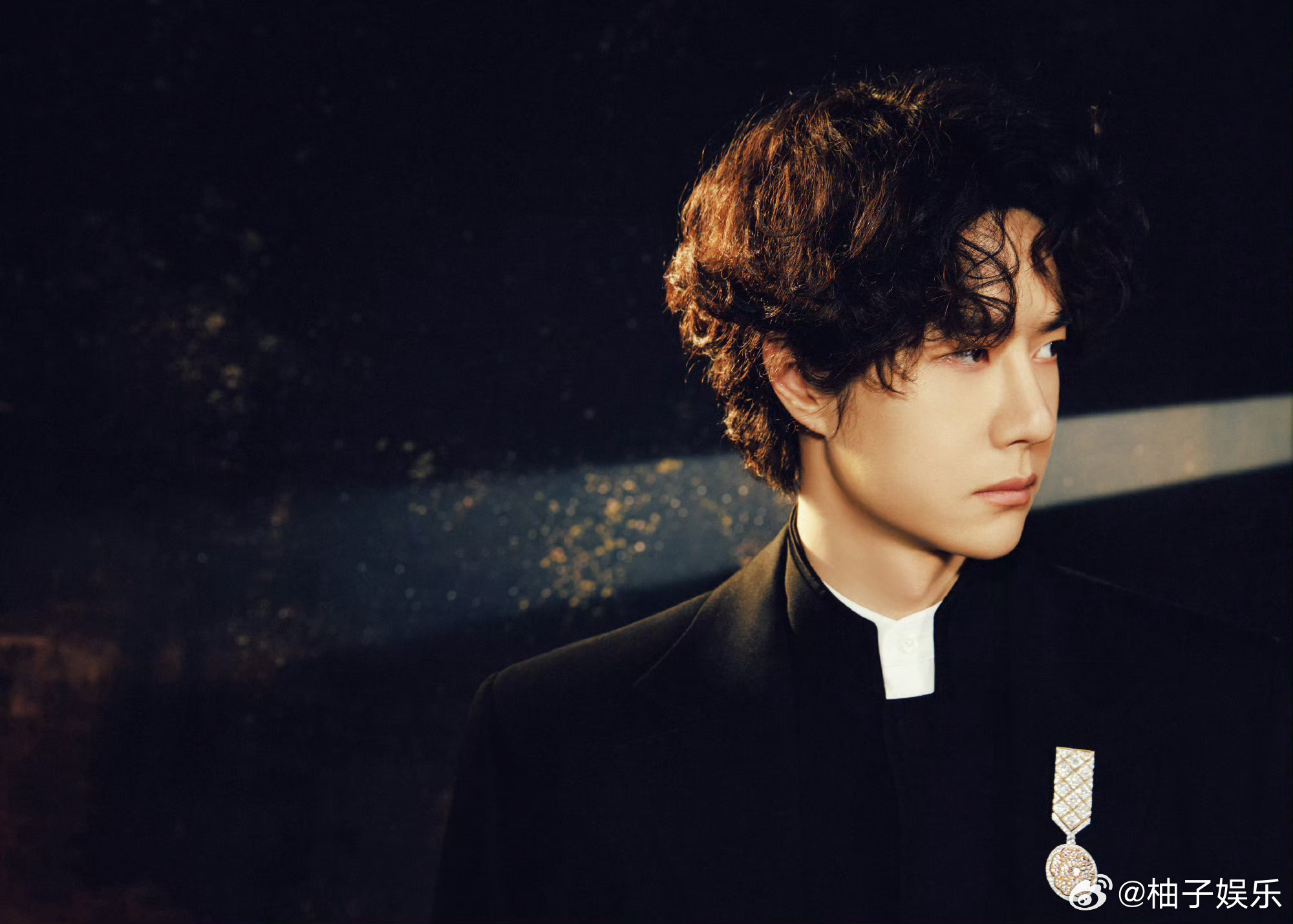 王一博工作室给到一个夯 王一博工作室出图博的小尾巴：给到一个夯，好有活人感！一博