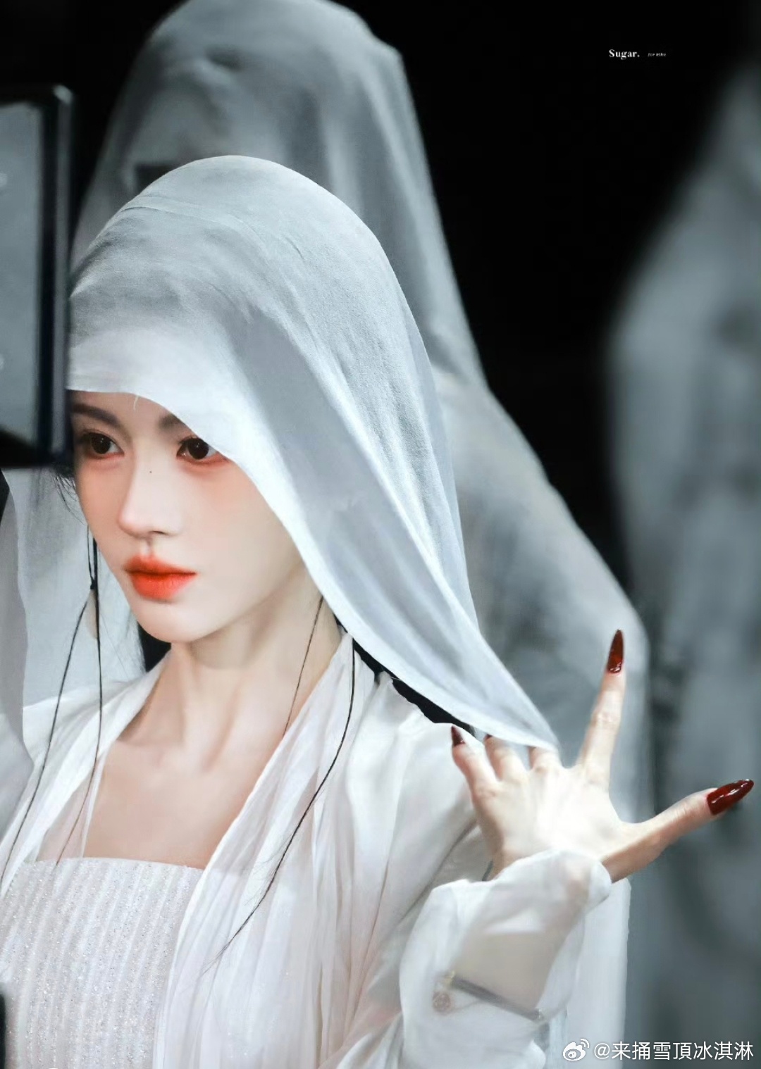 月鳞绮纪风吹头纱神来之笔月鳞绮纪郭敬明镜头太会拍！风吹头纱名场面，双狐神性拉满太