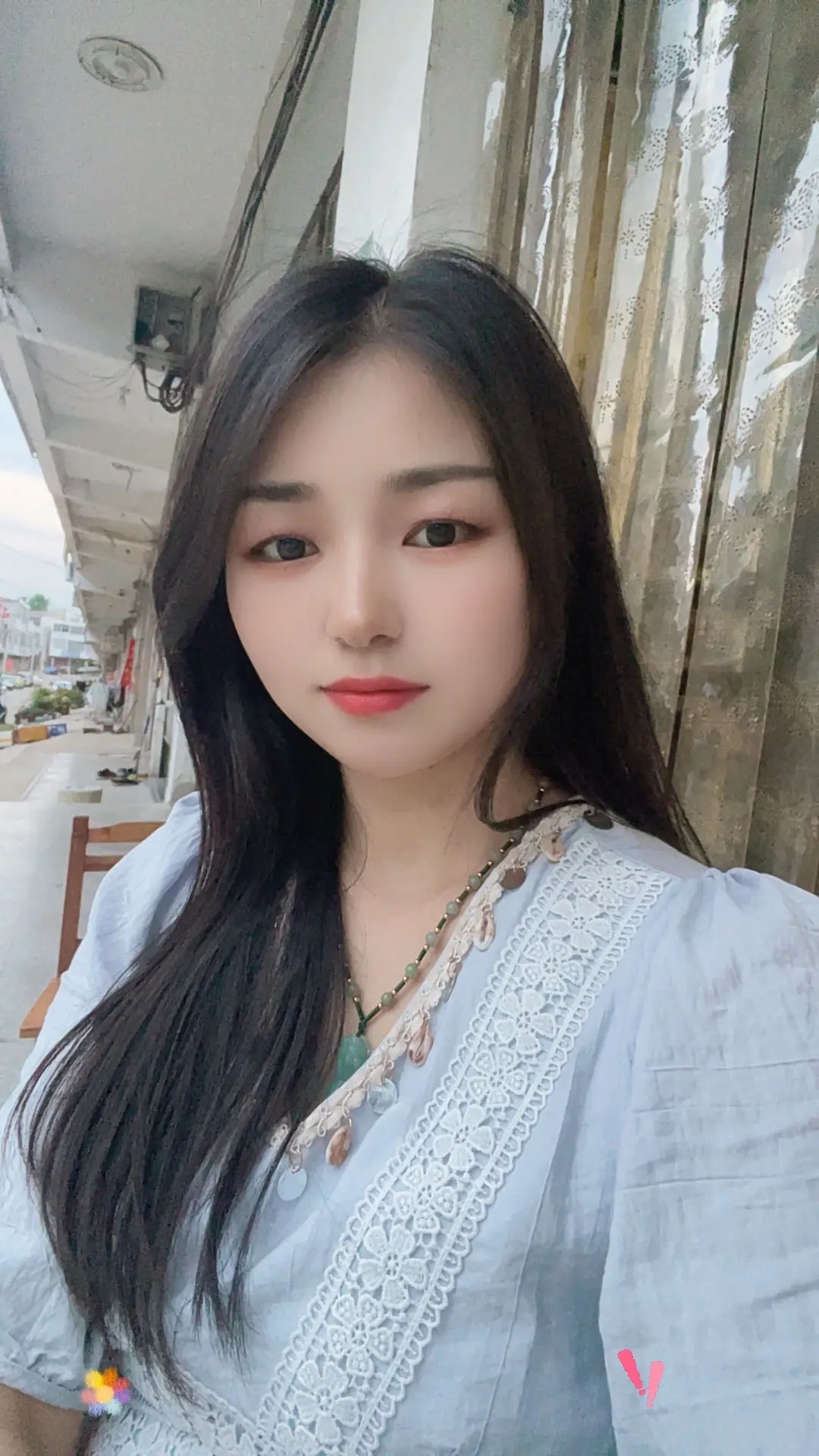 其实我深知，我没有归宿，生活的地方不是，工作的地方不是，深爱的人也不是！”