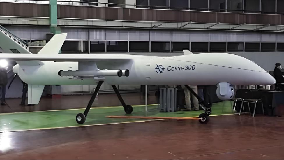 乌克兰远程无人机正在把俄罗斯的防空压力从前线推向纵深。8月6日，乌军再次打击俄罗