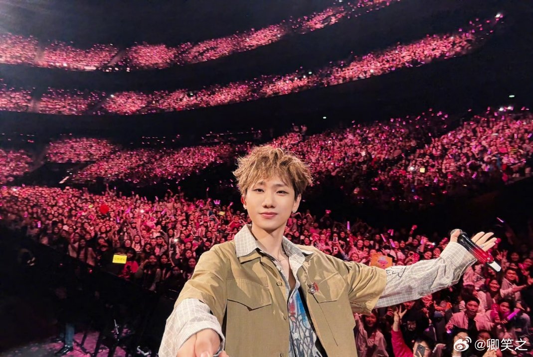 汪苏泷哽咽怎么可爱成这样谁懂啊！汪苏泷一哽咽简直像只委屈的小动物！唱歌时深情满满