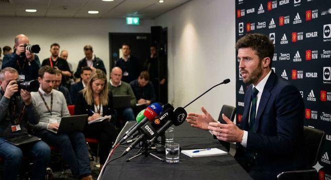 布朗解释道：「曼联希望B费签一份新合同。理想情况下，这最好在世界杯之前完成，这样