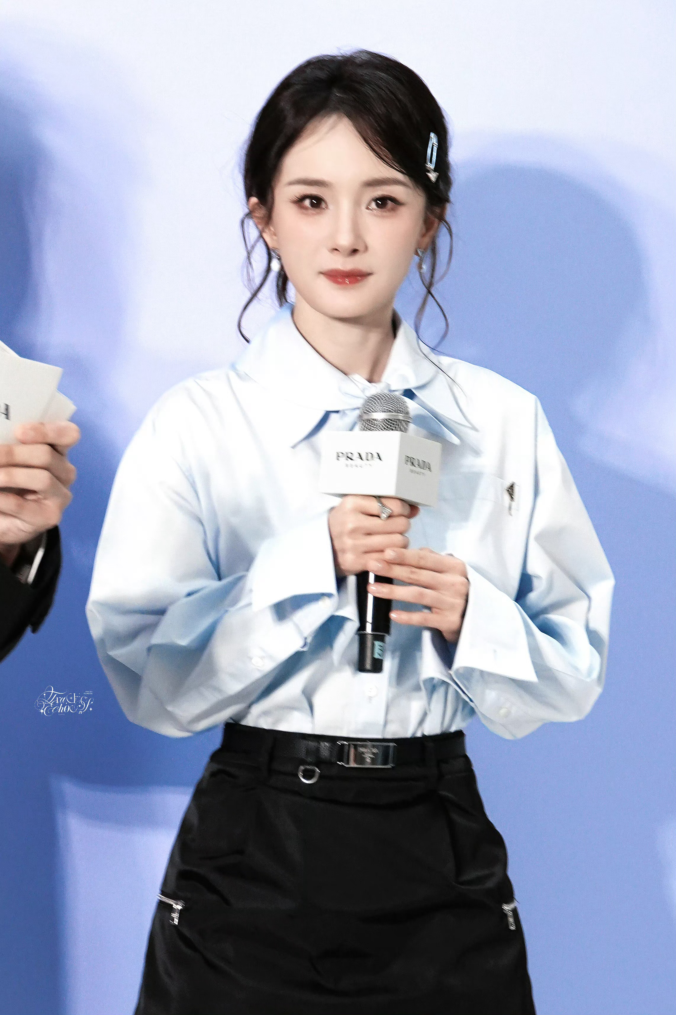 杨幂今日线下活动真的美死我了 