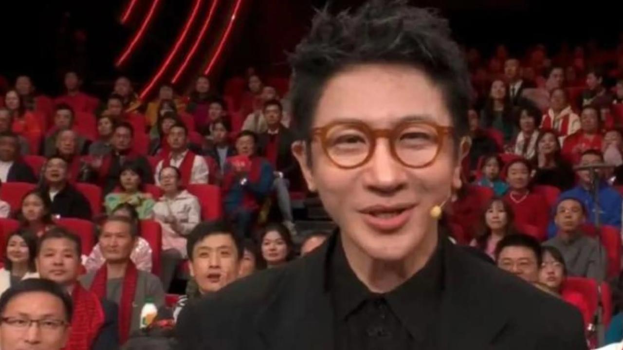 刘谦的魔术果然精彩。他是掌控一切的大师，手势，动作，口才，悬念，有俏皮，有幽默，