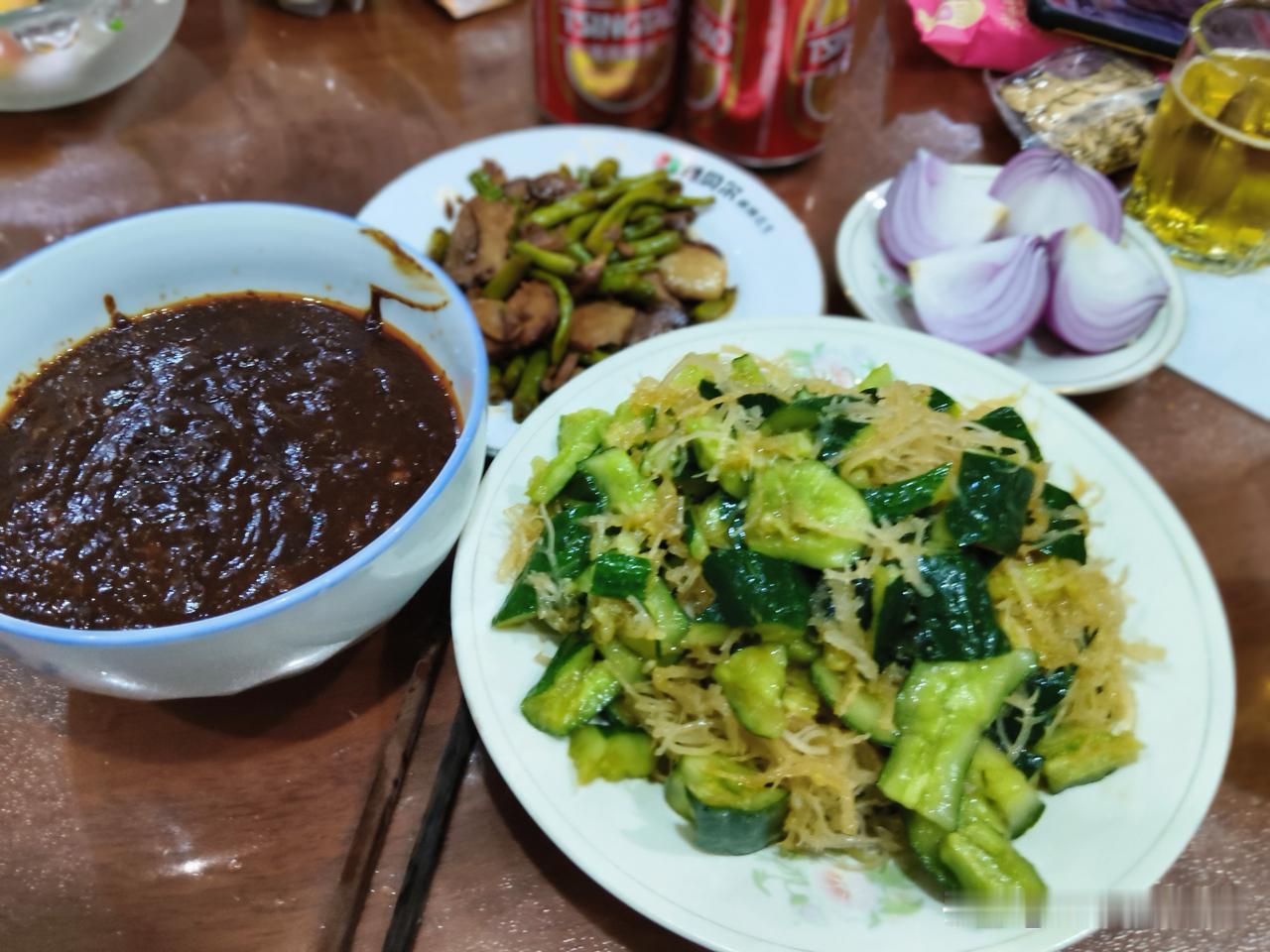 没有粽子的端午节，昨天端午节，我问，有粽子吗？她说，没有。
我说，端午节，该吃粽