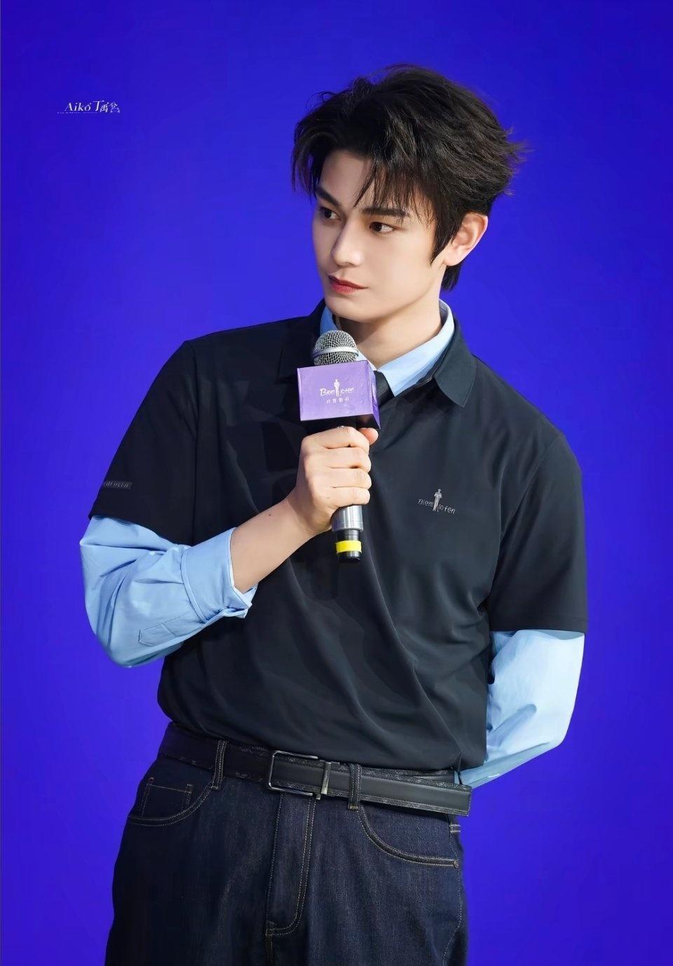 dyx 丁禹兮张海虾

用你的微笑改变世界，不要让世界改变你的微笑。

丁禹兮山