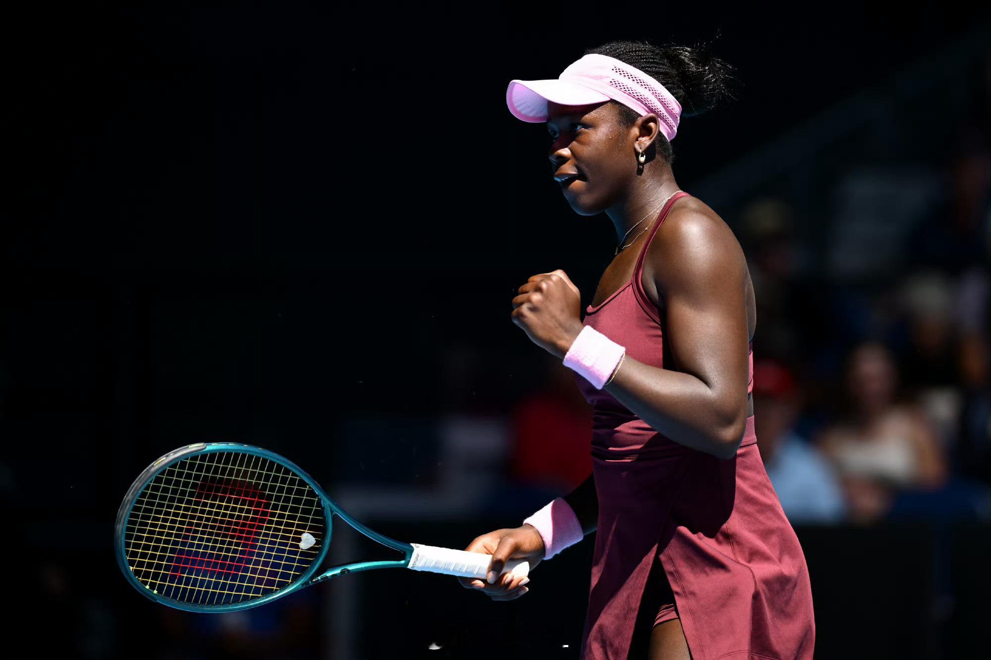 姆博科7-6(5) 5-7 6-3淘汰陶森，首次出战澳网便晋级16强。即时排名已