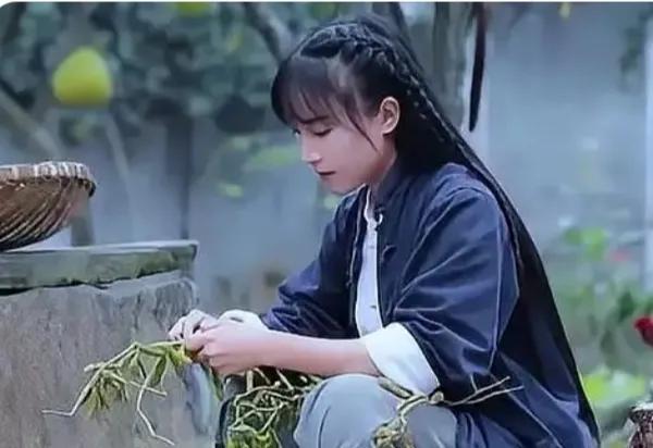 李子柒师傅说李子柒三年艰辛李子柒，这个拥有千万粉丝的网红，近日正式宣布回归！她在