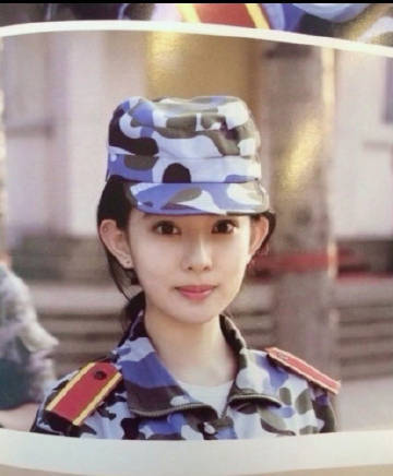 孟子义学生时代旧照孟子义学生时期旧照一直都很美呀！ 