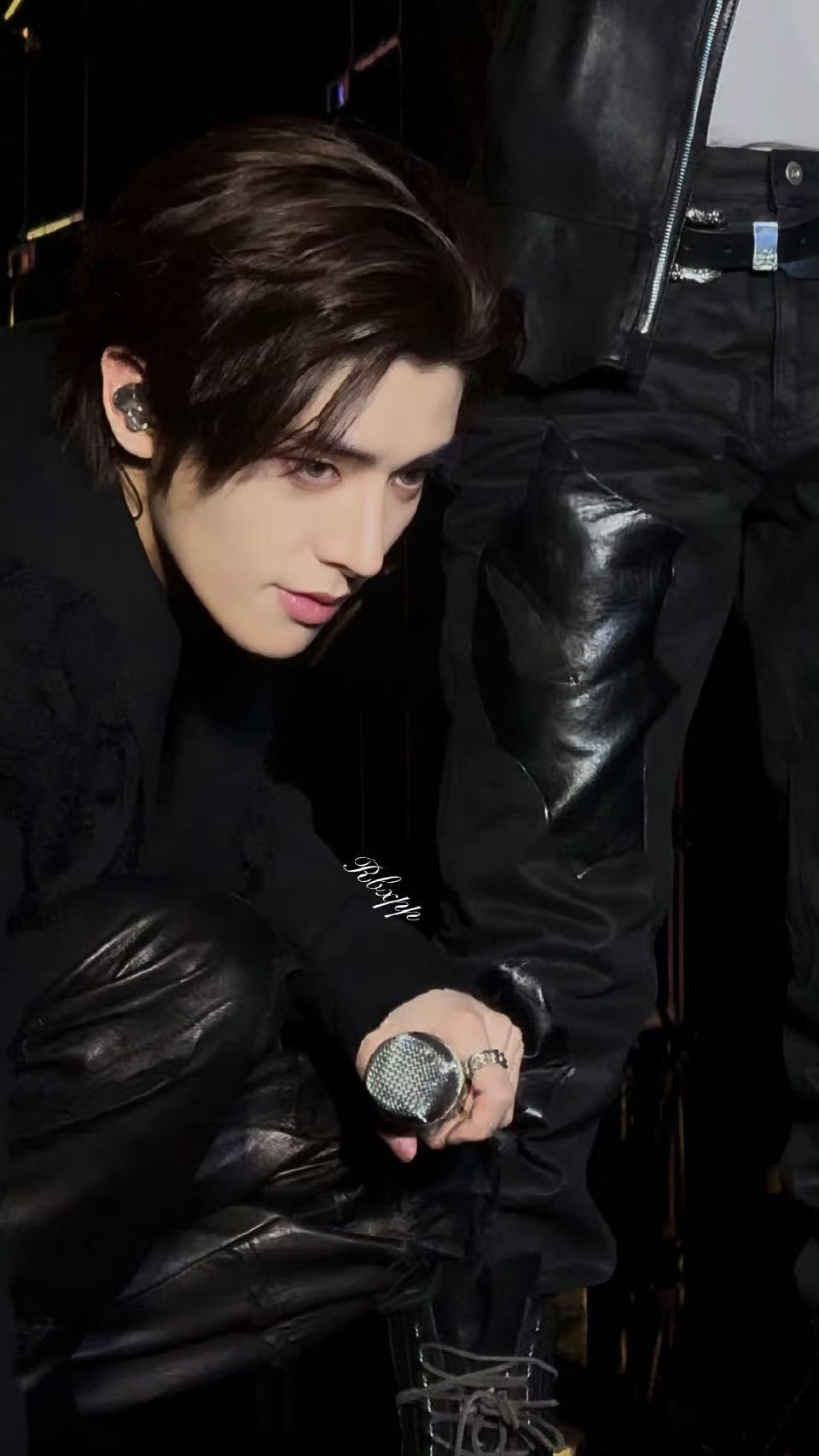 沈载伦 沈载伦这名品鼻，好漂亮的侧脸 