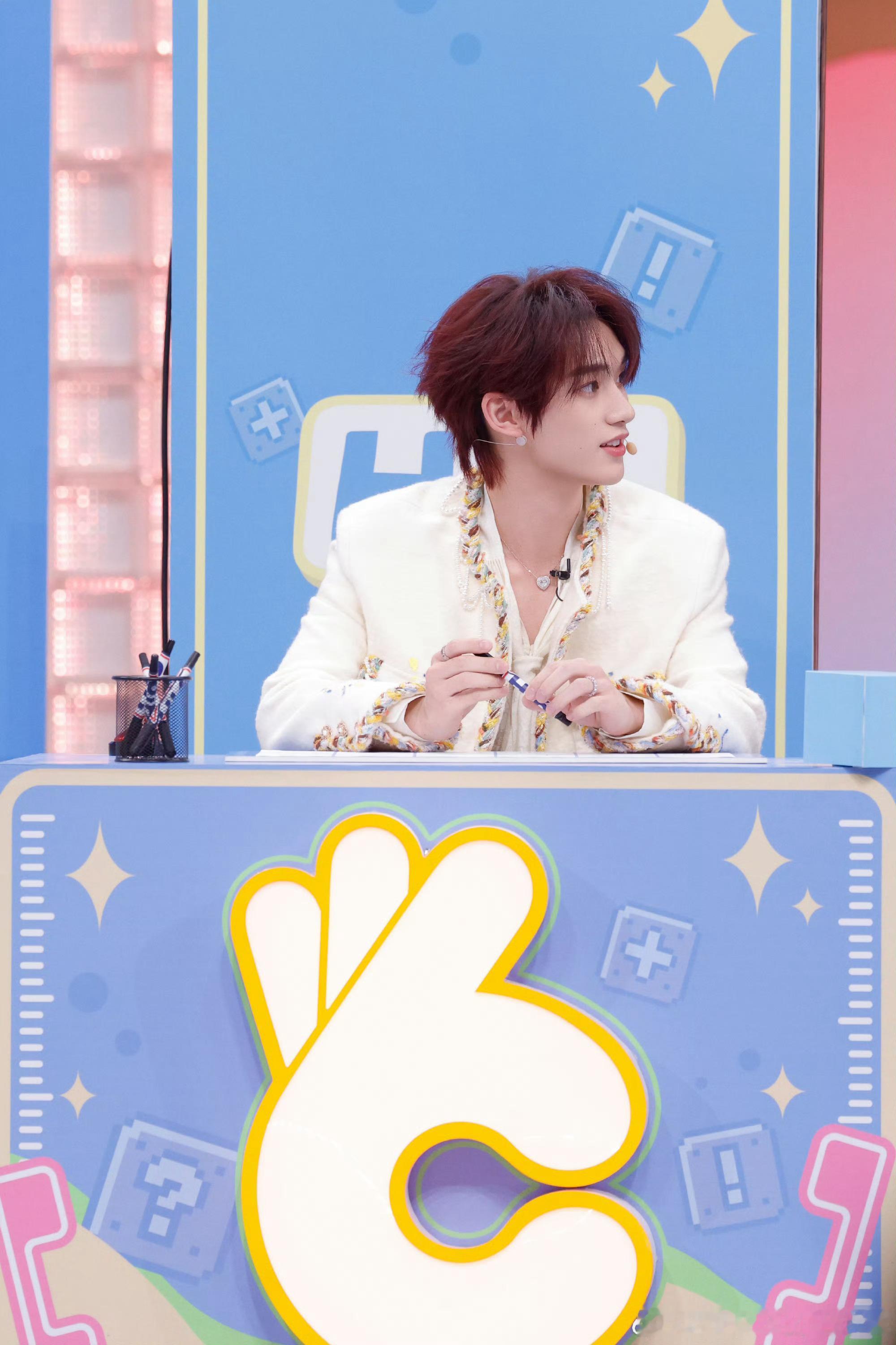 丁程鑫找到一个好朋友丁程鑫：找呀找呀找朋友，找到一个好朋友！好元气的小丁期待今晚