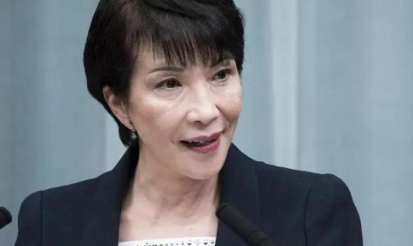 日本政府最近的一些举动，确实让人不禁感慨万分：摆在眼前的和平道路没选，却执意在历