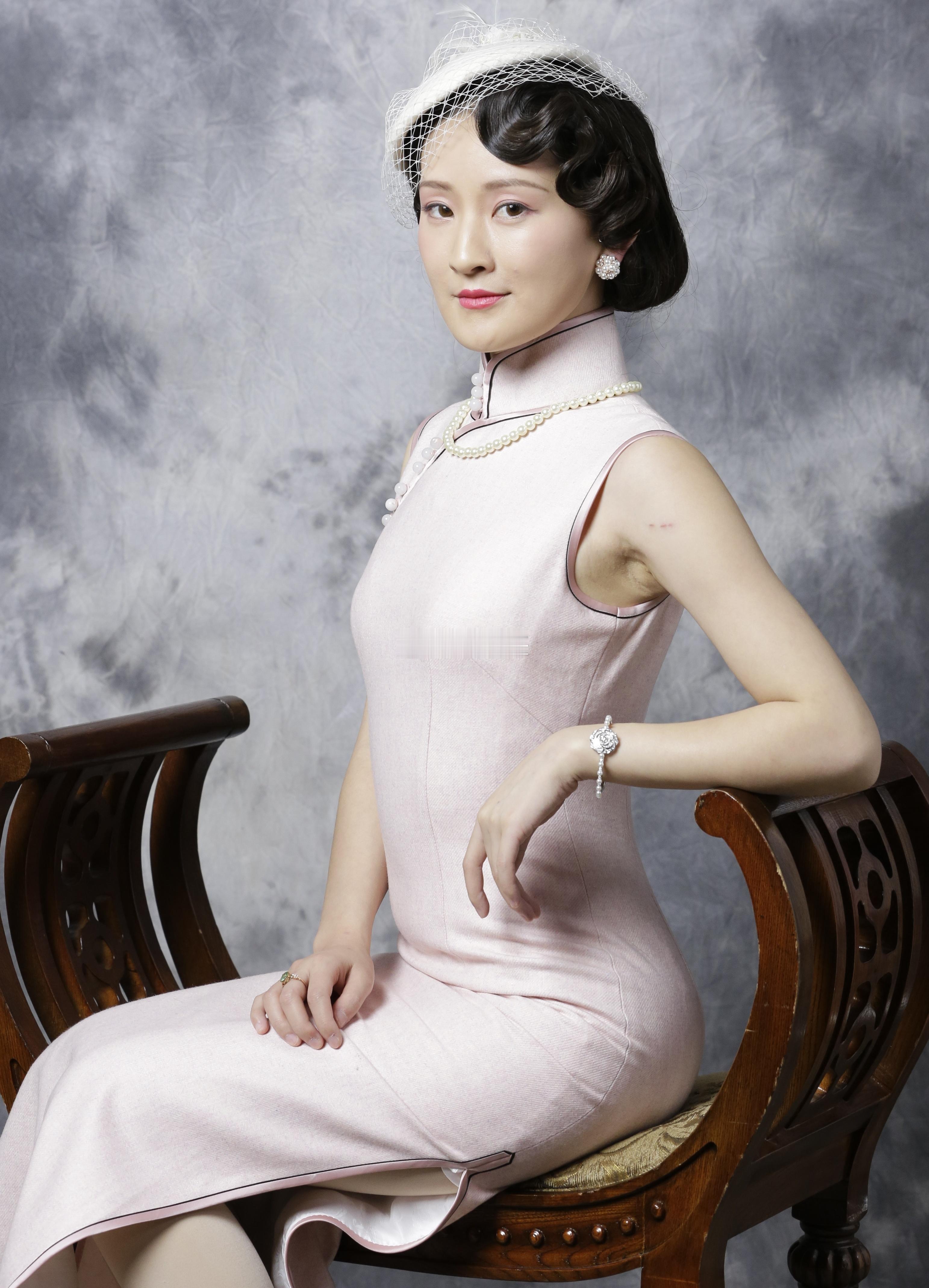 优雅小阿姨[挤眼][挤眼][挤眼] ​​​