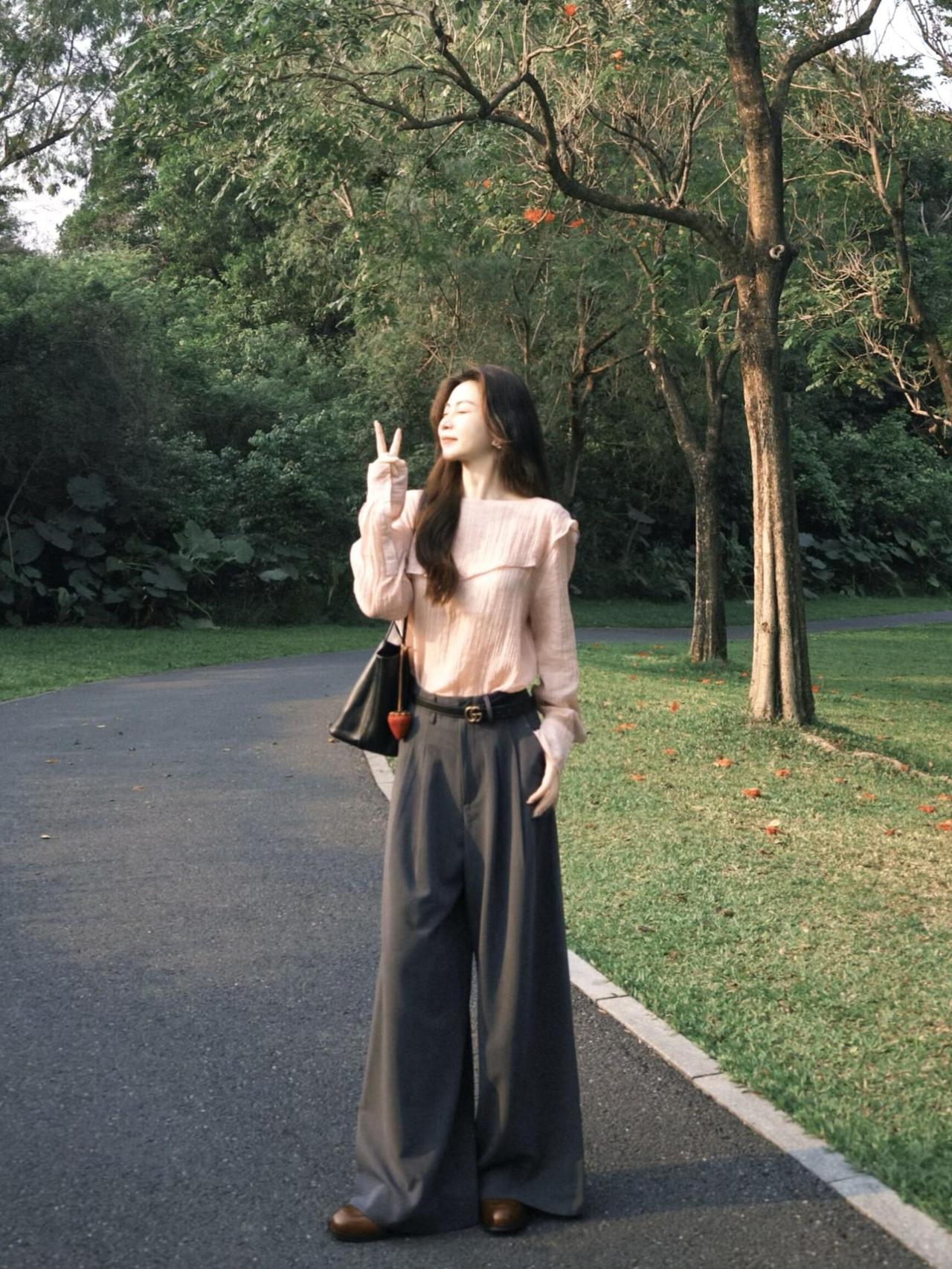 生活简单点快乐多点，不纠结不内耗，自在温柔过日常。简单快乐 女生日常 松弛感 日