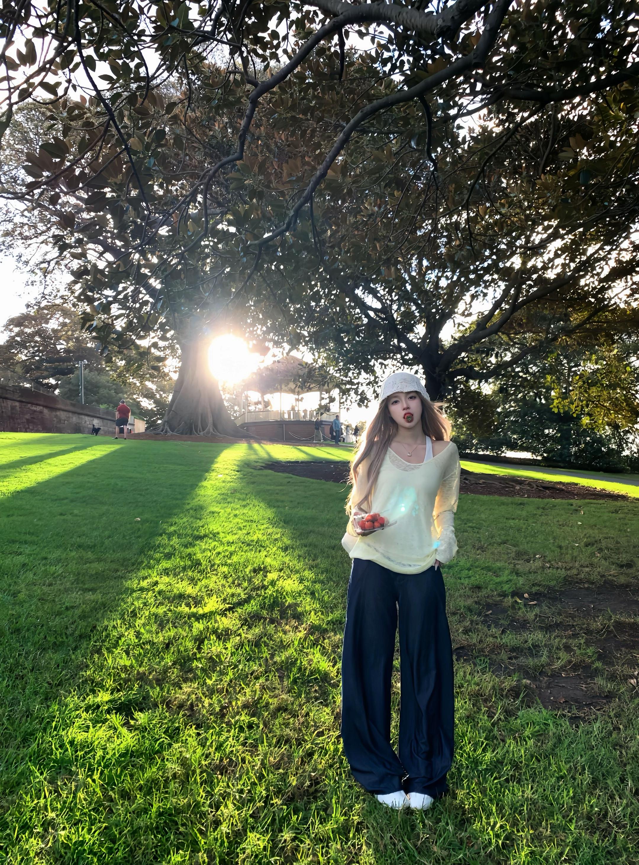 你把红豆赠我 不如写我一首歌。