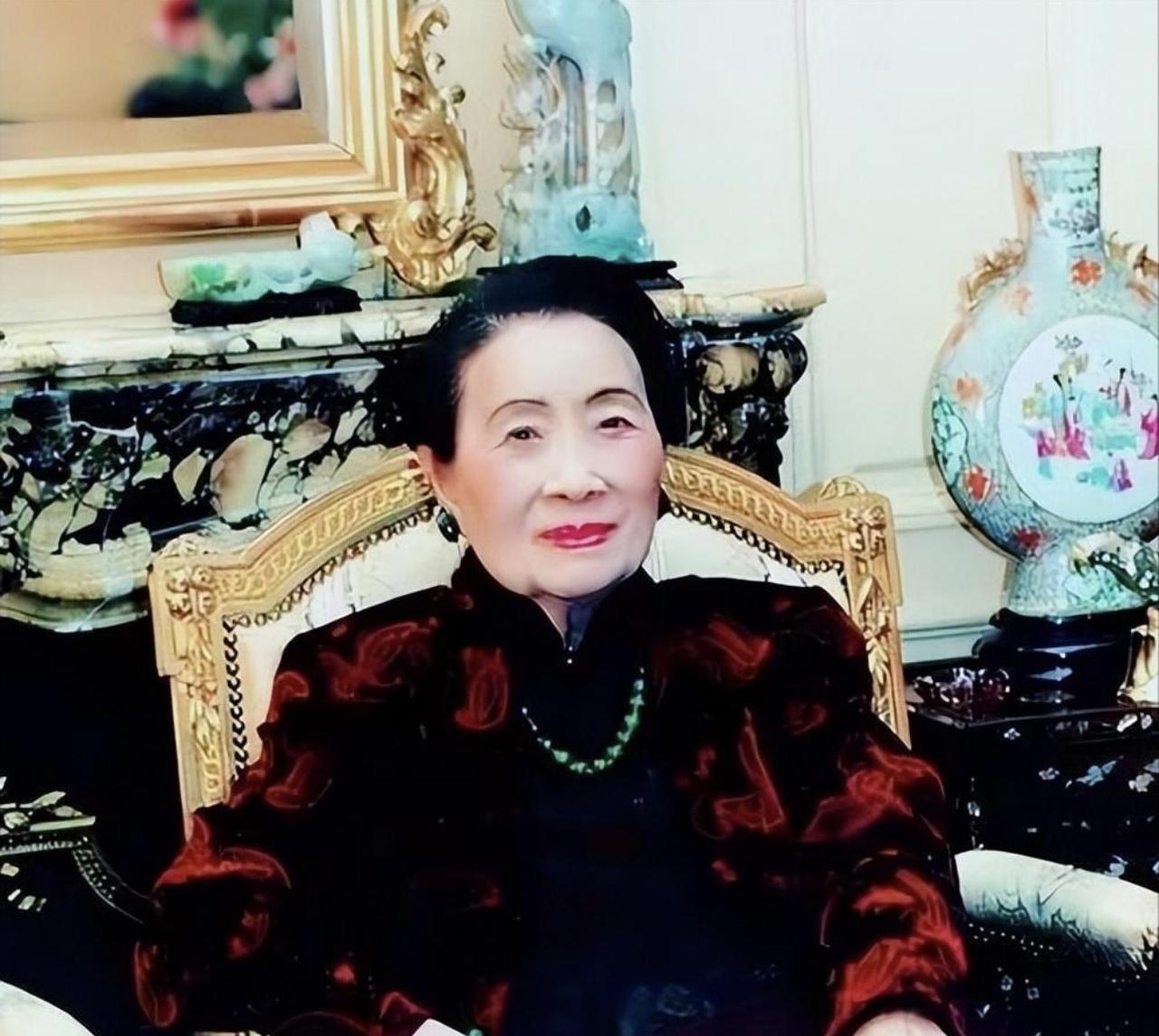 这么说吧：宋美龄这个女人和慈禧有的一拼！这辈子就一个优点可以拿得出手：那就是有个