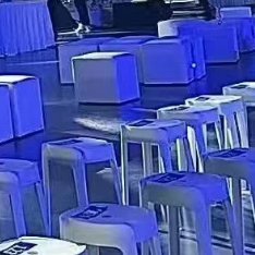 不管有多苦，千万要记住：苦难是我们人生路上不可缺少的经历，只有活着，才有幸福的可