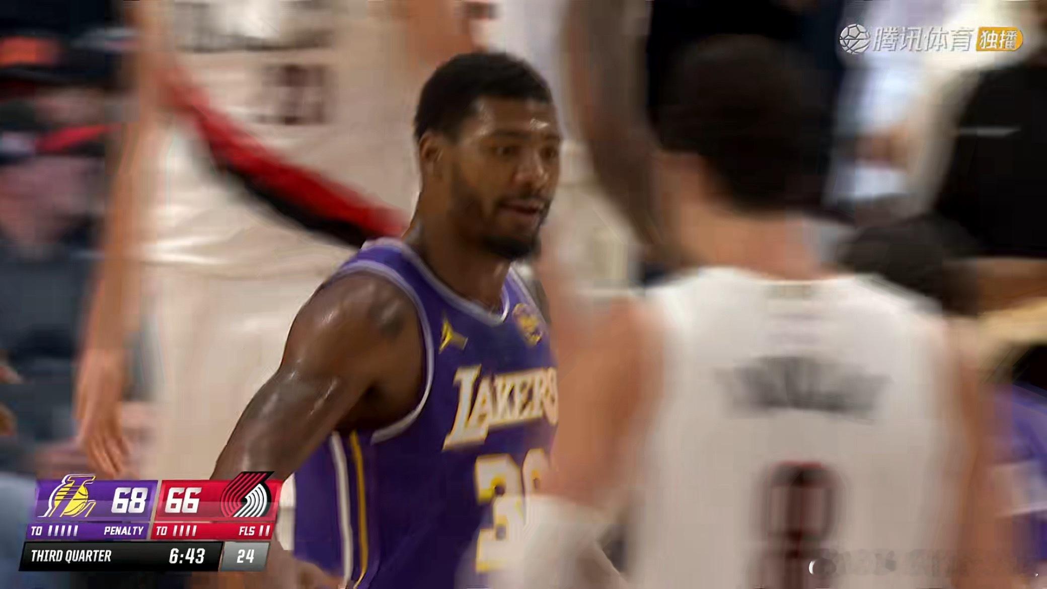 还是靠防守！斯玛特上篮命中，反超两分 ​​​