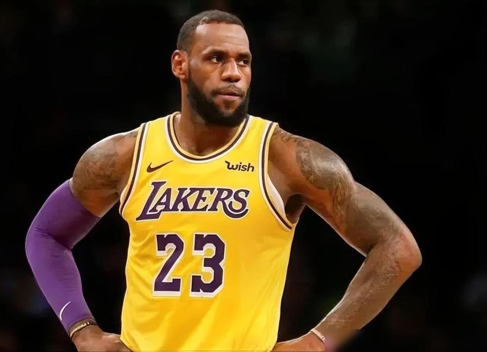 41岁詹姆斯伤愈复出后，直接给湖人换了个节奏！
之前因髋挫伤、左脚关节炎缺阵3