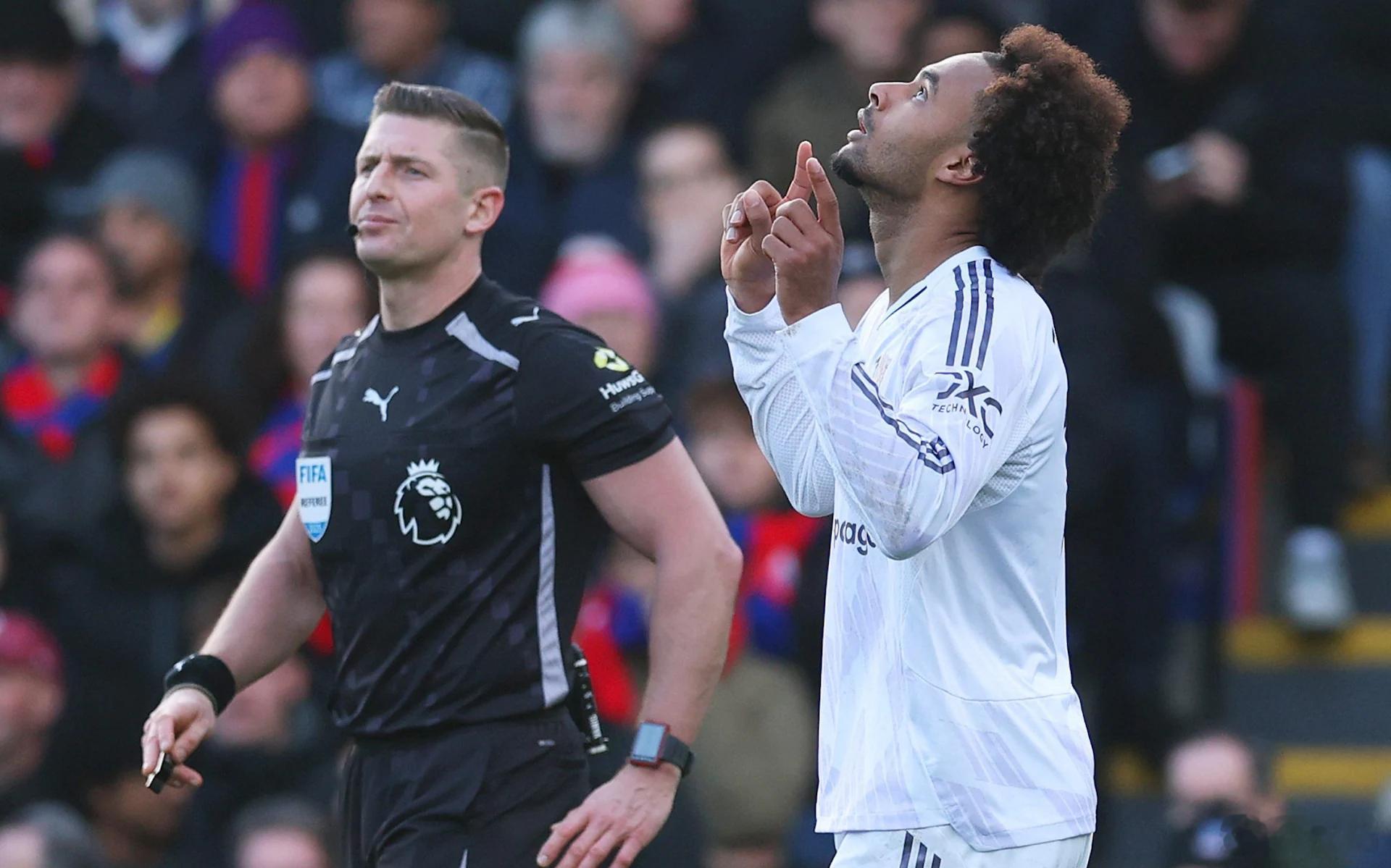 水晶宫1比2曼联 这是5年半以来，曼联第一次在塞尔赫斯特公园球场击败水晶宫。其实