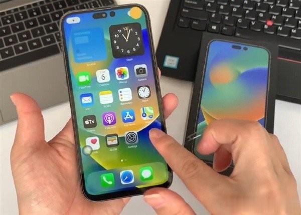 看了网友晒的“山寨iPhone 14 Pro Max”，真的是一眼假。虽然这款山