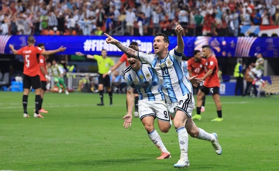 北京时间7月8日凌晨，2026美加墨世界杯1/8决赛继续进行，卫冕冠军阿根廷队在