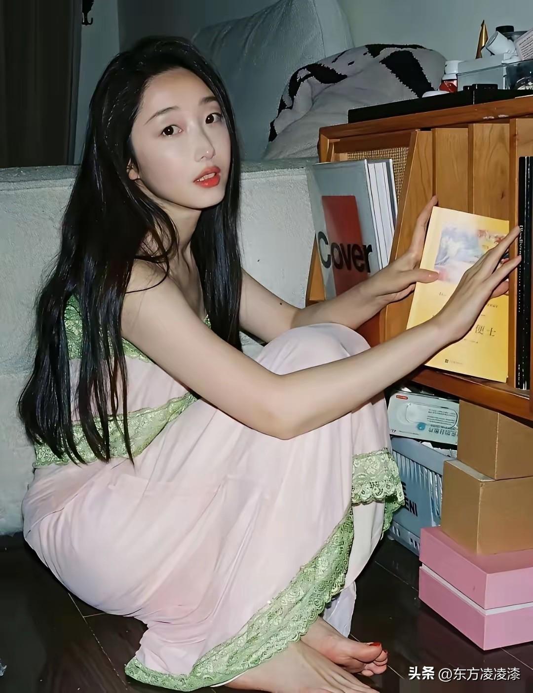 这是明星还是素人？
就是看着眼熟，但是叫不上名字了。