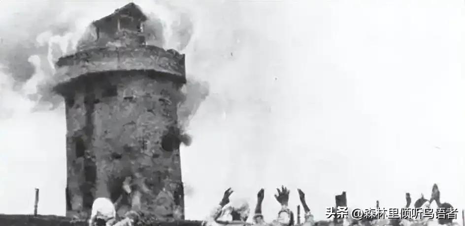 1944年，日军躲在炮楼内，八路军久攻不下，一老农路过，扫了一眼炮楼，却说：“让