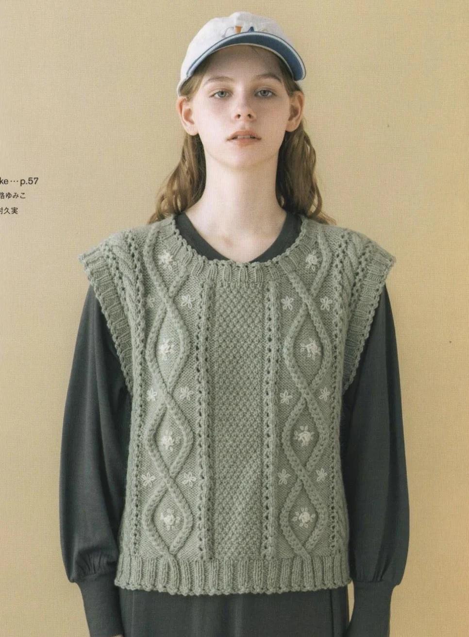 今年，复古风刺绣毛衣背心火得一塌糊涂，不仅在大牌设计师的秀场看到它的身影，也在手