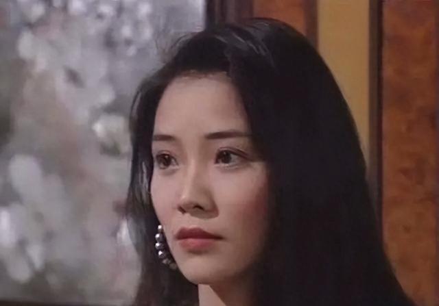 昔日亚视花旦刘玉婷，远嫁美国生3子，如今已成商界女老板，58岁定居广州了。

如