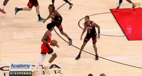 反击没了——火箭可否交易快攻之王詹姆斯！
之前杰伦格林、阿门、伊森等的防反快攻是